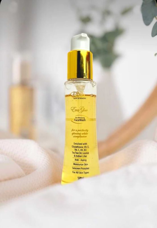Evaglow whitening face wash